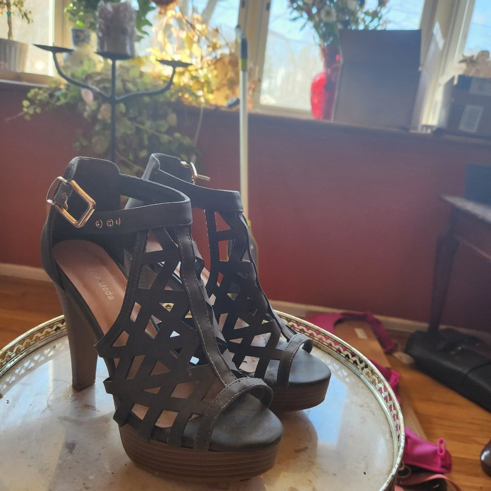OLIVE GREEN OPEN TOE ANKLE BOOTS